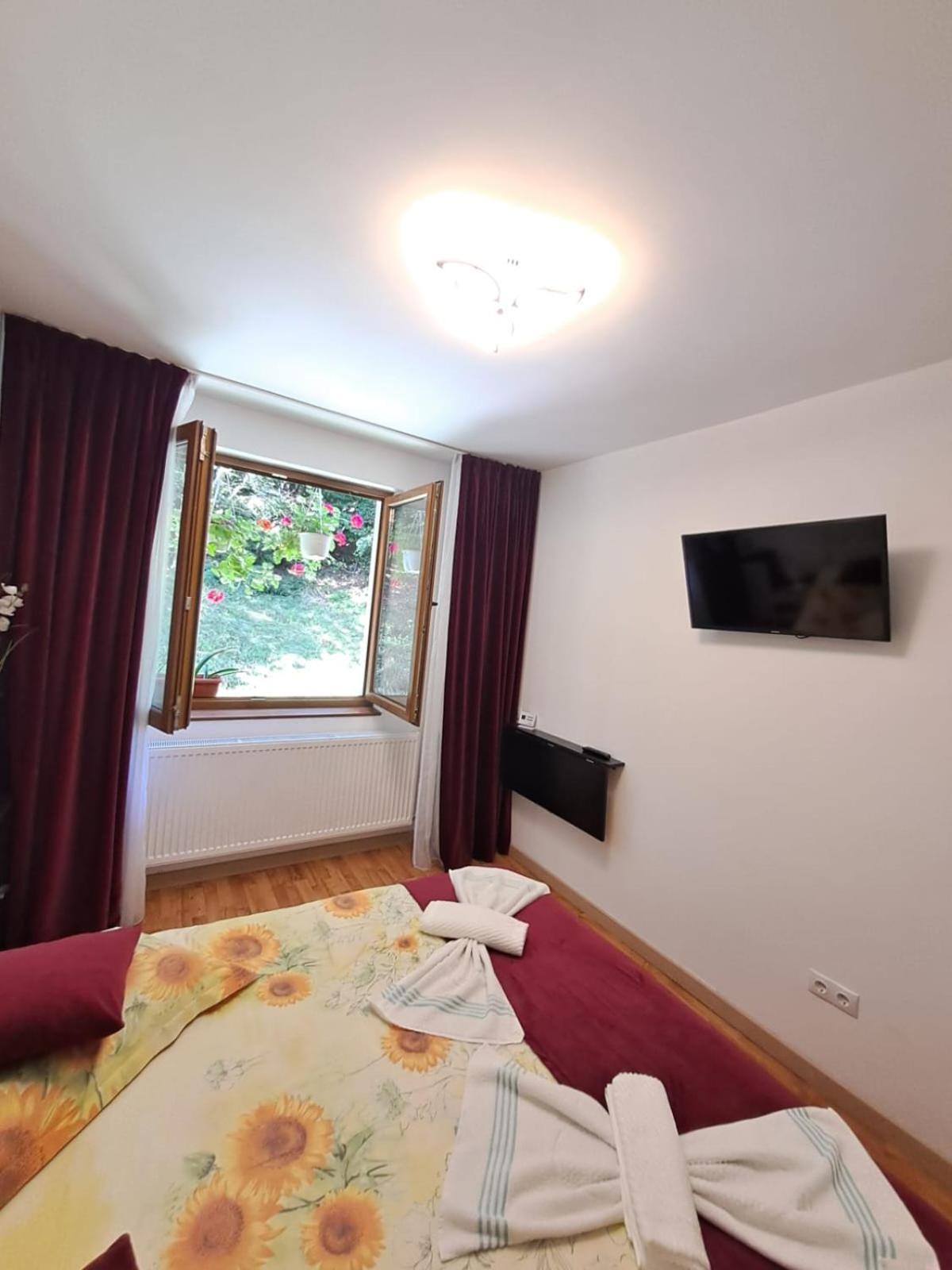 Garsoniera Flori - Sinaia Appartement Buitenkant foto
